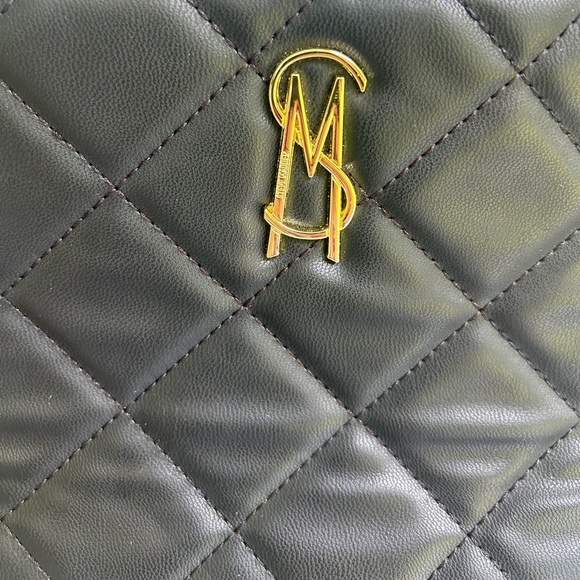 STEVE MADDEN-Chic faux leather Black Quilted crossbody. - Picture 4 of 6